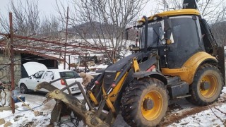 Büyükşehir Belediyesinden Alanyada kar temizleme çalışması