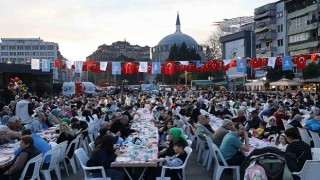 Büyükşehirin iftar sofrası her gün 3 bin kişiyi ağırlıyor