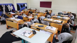 Deprem Haftasında öğrenciler olası afetlere karşı deneyim kazandı; Büyükşehir, öğrencilere afet bilinci aşılıyor