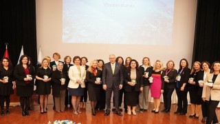 Ege Üniversitesinde 8 Mart Dünya Kadınlar Günü çiçeklerle kutlandı