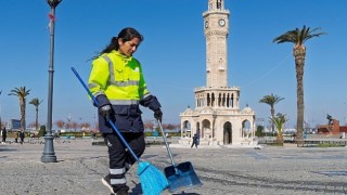 İzmirde kadın emeği kenti güzelleştiriyor