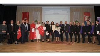 Kahraman hekimlerin hayatını meslektaşları teatral oyunla anlattı