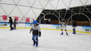 Keçiörende buz pateni keyfi