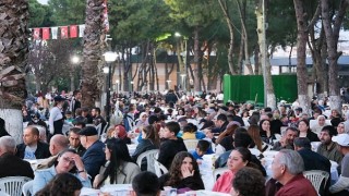 Menemen de 10 bin kişilik Kadir Gecesi iftarı