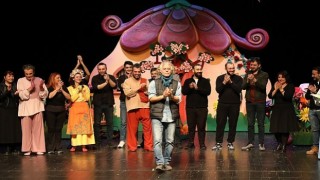 Nazım Hikmetin ”Sevdalı Bulut”u Seyirciyle Buluştu