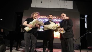 Piyanist Tuluyhan  Uğurludan çanakkale zaferi konseri