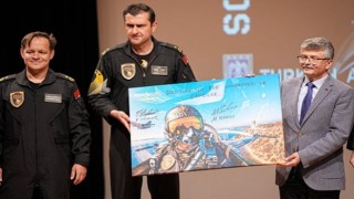 SOLOTÜRK pilotları Ege Üniversitesi öğrencileriyle bir araya geldi