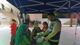 Torbalı Belediyesinden Camilerde Gül Suyu ve Lokum İkramı