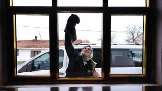 yaşlıların evlerini i̇negöl belediyesi temizliyor