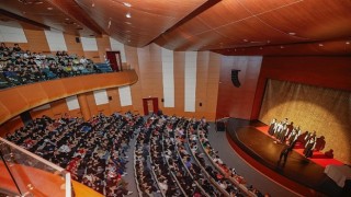 Yenişehir Belediyesi “Akif” oyununu öğrencilerle buluşturdu