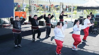 23 Nisanda sahne çocukların, coşku hepimizin