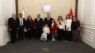 Başkan Uzun, Makamını Çocuk Başkana Devretti...