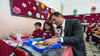 Başkan Zeyrekten Minik Öğrencilere 23 Nisan Sürprizi