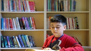 Buca Belediyesi Cumhuriyet Kütüphanesinin minik bağışçısı