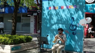 Cumhuriyet Bulvarında 23 Nisana özel ”Notalı Duraklar”