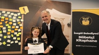 İnegöl Belediyesi Nöbetçi Kitaphanelerinin Enleri Ödüllerini Aldı