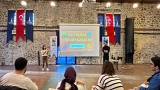 İzmirli gençler ”Duygusal Okuryazarlık Atölyesi” ile farkındalık kazandı