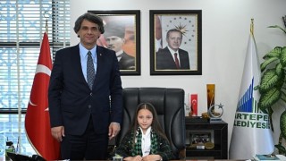 Kartepede Başkanlık Koltuğu Minik İkraya Emanet