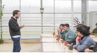 Seranın Özel Konukları Çiçek Dikti