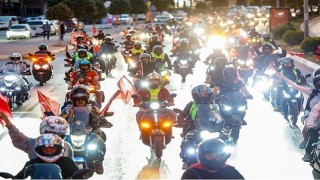 Yenişehir Belediyesi araçlı kortejle 23 Nisan coşkusunu kente yaydı