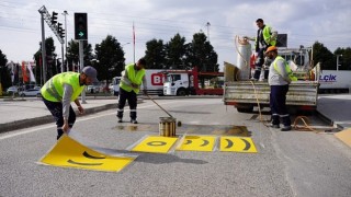 Yol ve yaya çizgileri yenileniyor