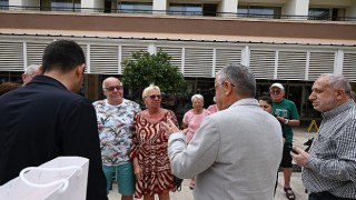 Alman çifte Başkan Topaloğlundan teşekkür plaketi