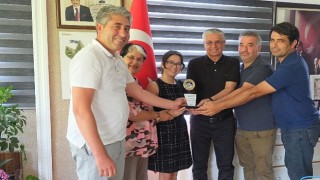 Altınkayadan Başkan Topaloğluna teşekkür plaketi
