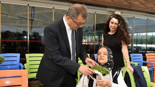 Alzheimer hastaları için Anneler Günü kutlaması