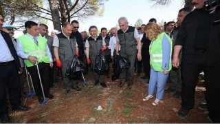 Bakandan yangınlara karşı vatandaşla birlikte orman temizliği