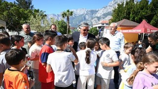 Başkan Topaloğlu kermese katıldı