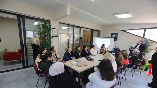 Bayraklıda kadınlar danışma merkezi atölyelerinde buluşuyor