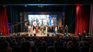 Bedia Muvahhit Tiyatro Ödüllerinde Manisa Büyükşehire Büyük Onur