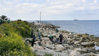 Beylikdüzünde Çevre Seferberliği: Gürpınar Sahilinde 100 Kilo Atık Toplandı