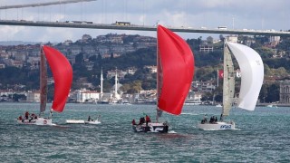 Boğazda Yelkenler Umuda Açılıyor