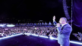 Büyükakından, gençlere övgü:”Harikasınız!”