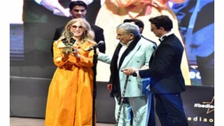 Büyükşehire iki tiyatro ödülü birden