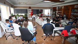 Futbolcu ve velilerden Başkan Topaloğluna teşekkür ziyareti