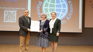 Gezegen sağlığı alanında çalışmalar yapan Prof. Dr. Teddie Potter konferans verdi