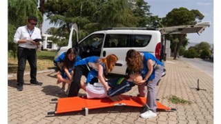 İlk Yardım Uygulama Turnuvasında zamanla yarıştılar