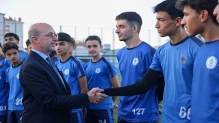 Konyasporlu Futbolculardan Selçuklu Belediyespor Kulübü U15 ve U17 Futbol Takımlarına Moral Ziyareti