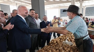 Menemende bir kapalı pazar yeri daha açıldı!