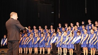 Nilüfer Çocuk ve Gençlik Koroları yıl sonu konserinde büyüledi