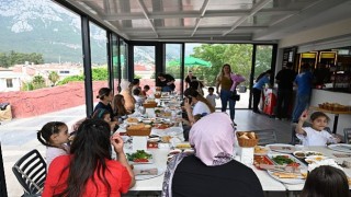 Öğretmenlerden Tepe Parkında Anneler Günü etkinliği