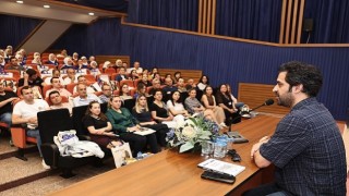 Oyuncu Uğur Uzunel, Marmarabirlik işçileriyle Rıfat Ilgazı konuştu