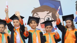 Ahlatlıbelde Çankayalı Çocukların Mezuniyet Sevinci