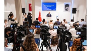 Başkan Tugay Büyükşehirin yeni personel politikasını açıkladı