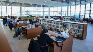 Büyükşehirle harflerin renkli dünyasına yolculuk