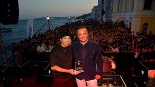 Emin Hitaydan lise mezuniyetinin 50. yılında öğrencilere konser armağanı