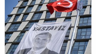 Ferdi Zeyrek gözyaşları ve alkışlarla uğurlandı