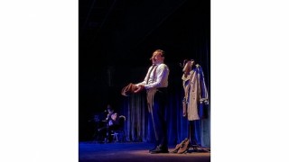 Reha Özcan, “Bir Garip Orhan Veli” müzikaline Ayvalıkta nokta koyacak.